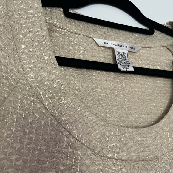 Diane Von Furstenberg Gold Jacquard Inverted Pleat Detail Ayuka Dress - Size 4 - Picture 6 of 7